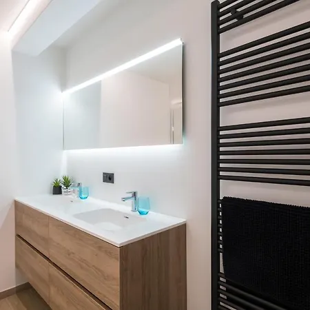 Διαμέρισμα 2 Bedrooms With Magnificent Seaview And Free Parking Οστένδη