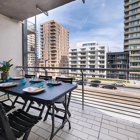 2 Bedrooms With Magnificent Seaview And Free Parking Διαμέρισμα *